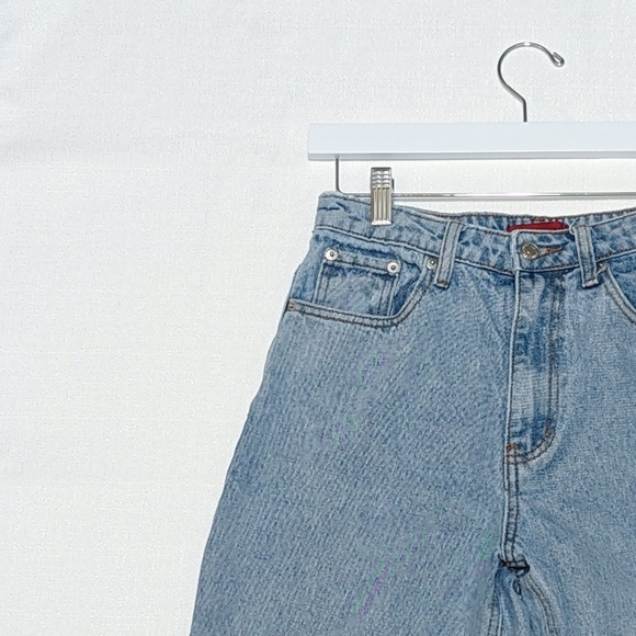 Signature Denim - Picture 3 of 7